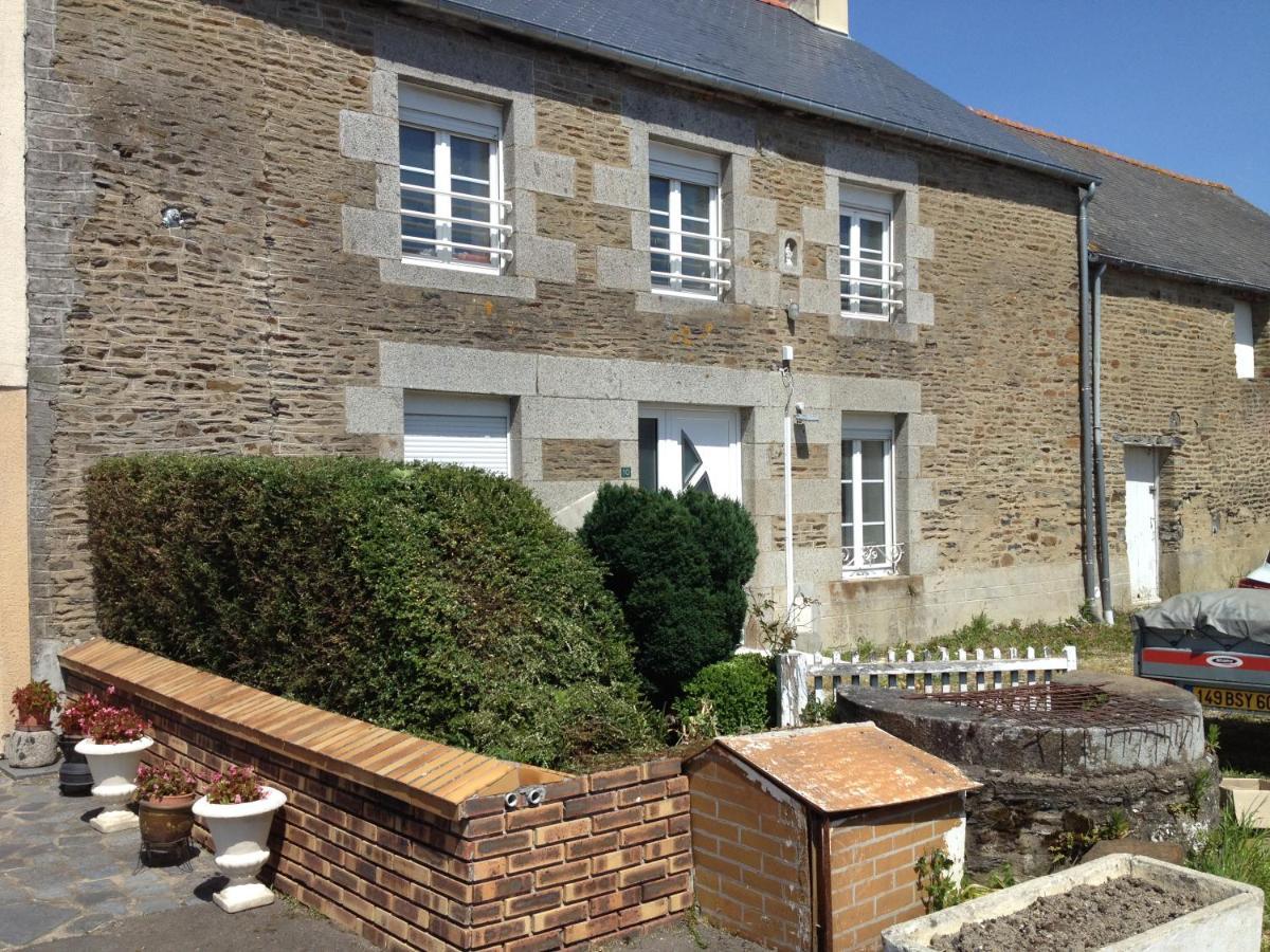 Hebergements Situes A 6 Kms Du Mont Saint Michel Tanis Exterior foto