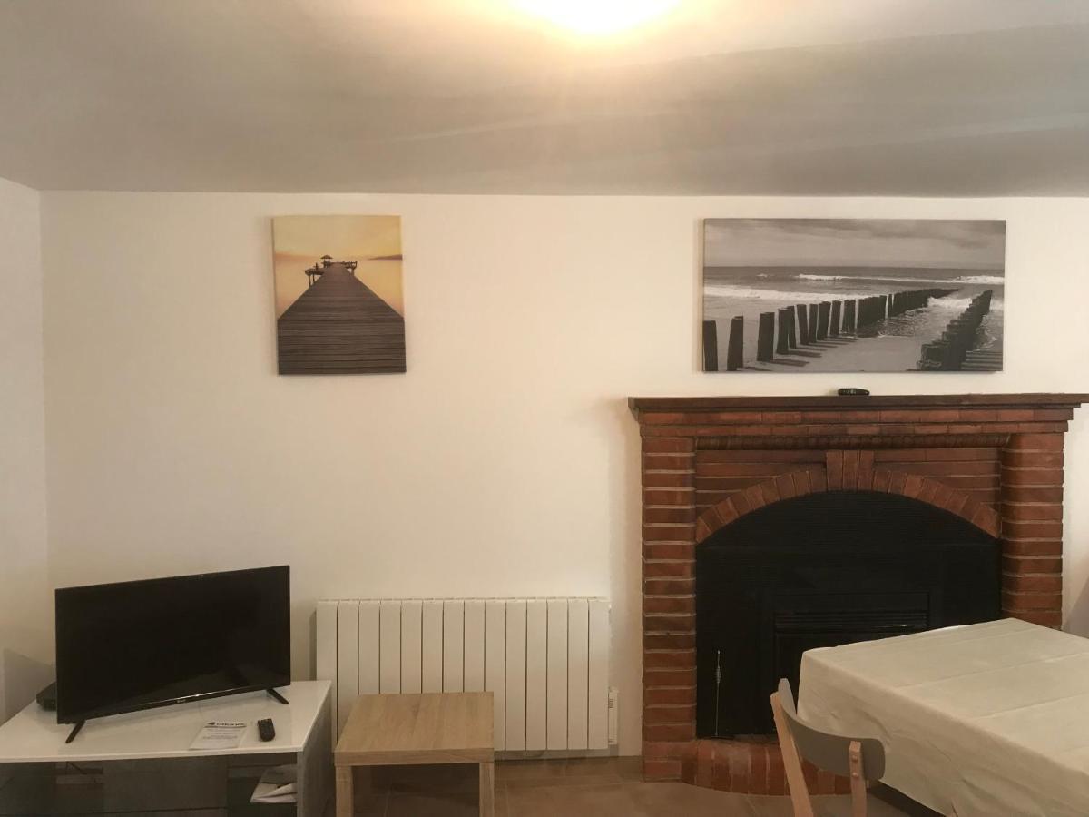 Hebergements Situes A 6 Kms Du Mont Saint Michel Tanis Exterior foto