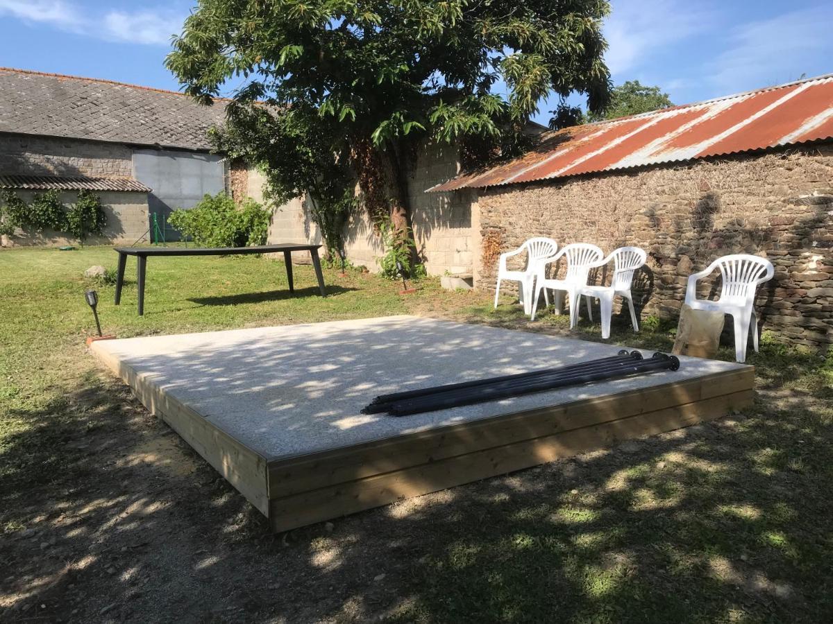 Hebergements Situes A 6 Kms Du Mont Saint Michel Tanis Exterior foto